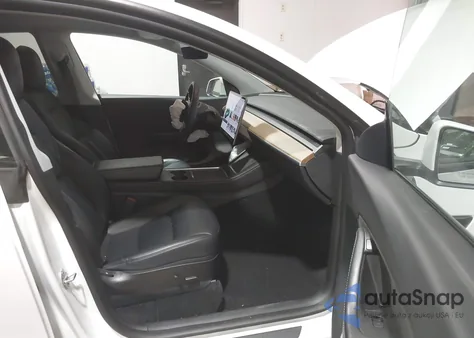 2021 Tesla Model Y Performance Dual Motor All-Wheel Drive z USA, uszkodzony, nr VIN 5YJYGDEF2MF246221